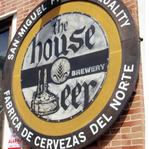House of beer - Diseño y Rotulación de fachadas para negocios - Curva Rotulación Integral Pamplona