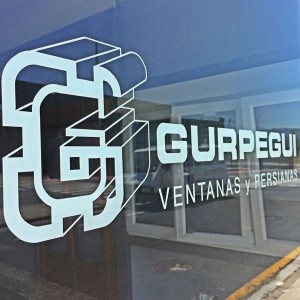 Ventanas Gurpegui - Diseño y Rotulación para tu negocio - Curva Rotulación Integral Pamplona