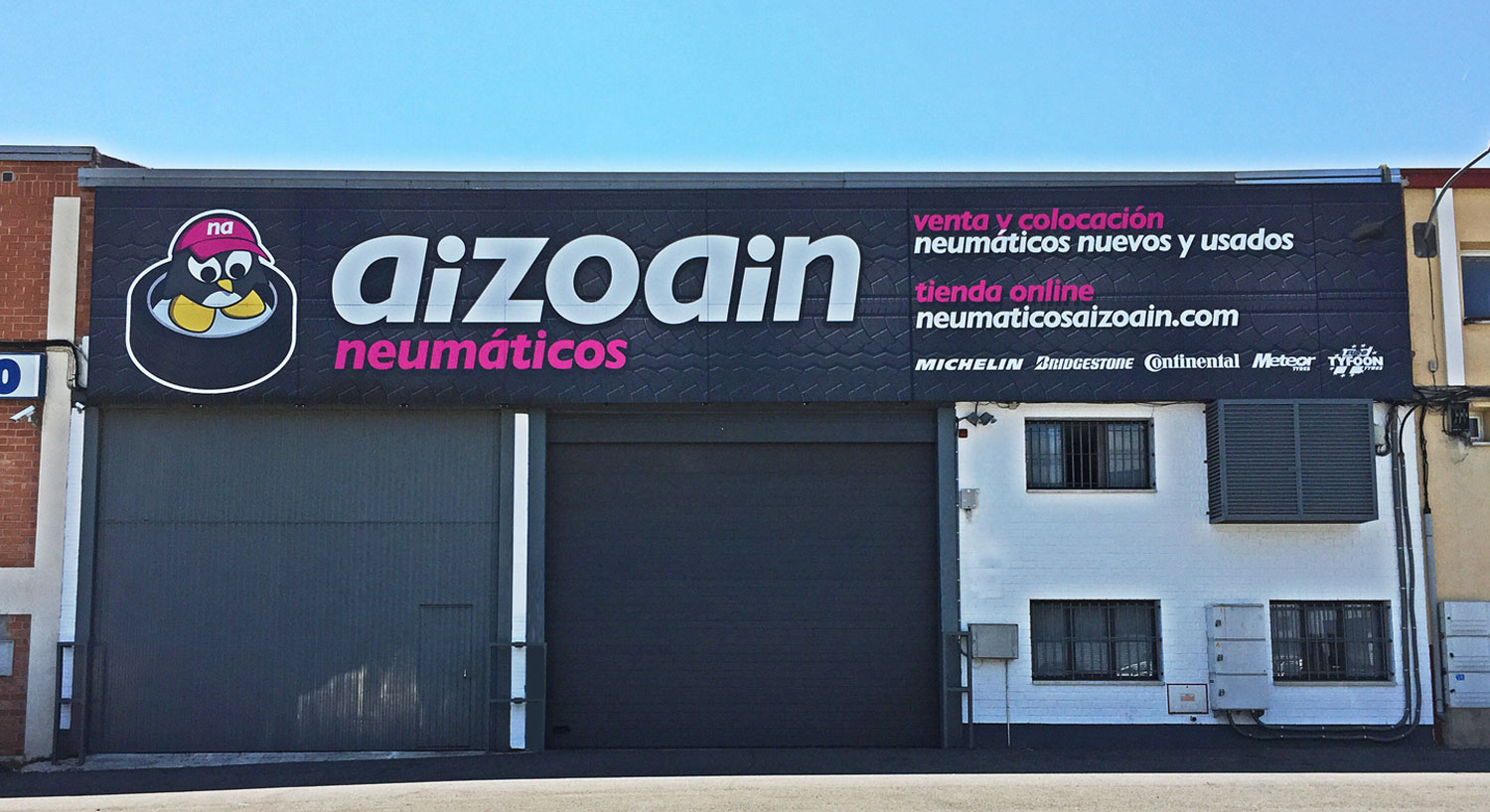 Neumáticos Aizoain - Diseño y Rotulación de fachadas - Curva Rotulación Integral Pamplona