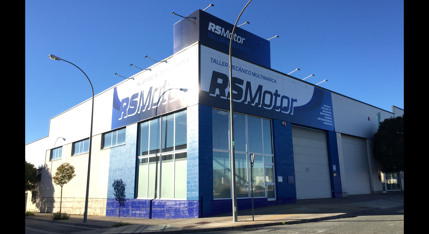 RS Motor Pamplona - Diseño y Rotulación de fachadas para negocios - Curva Rotulación Integral Pamplona